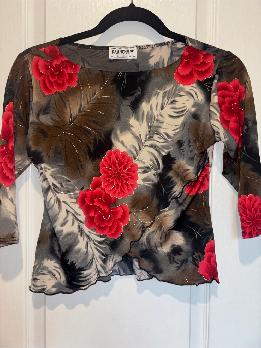 RAUNCHY BRAND Y2K VINTAGE TOP GREY WHITE FEATHERS AND RED FLORAL DESIGN SIZE SM